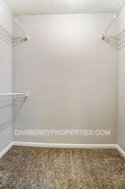 Building Photo - 1103 Searles Rd