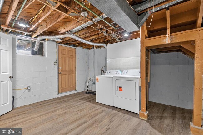 Building Photo - 1524 Barkley Ave