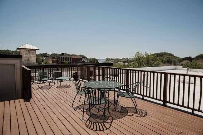 Building Photo - 110 N Harbor Dr