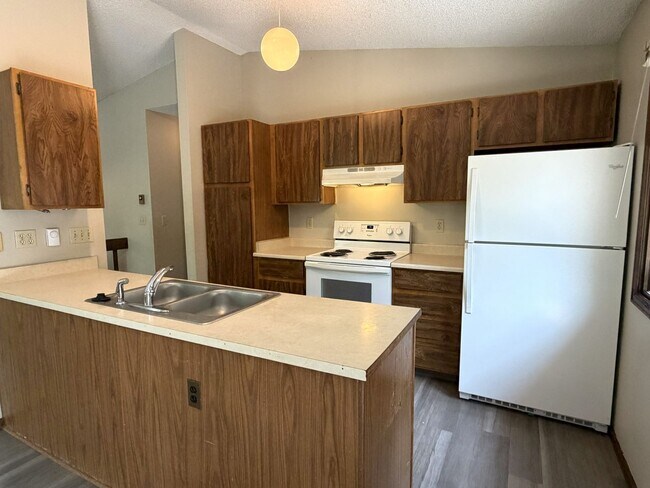 Building Photo - 2013 Custer Dr