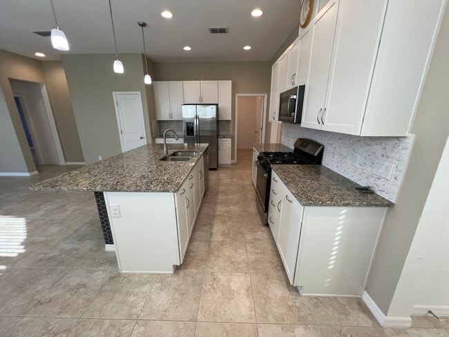 Building Photo - 55+ community in Four Seasons of Orlando 2 bedroom, 2 bathroom, with a 2 stall attached garage on...