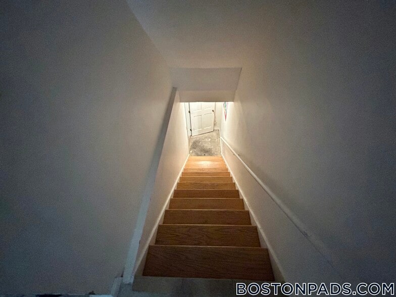 Building Photo - 5 Etna St