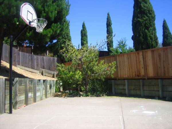 Building Photo - Prestige Oakland Hills House For Rent - 3 Beds, 2.5 baths