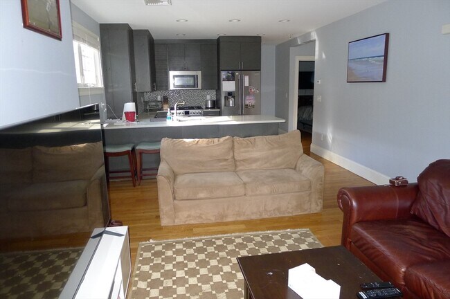Primary Photo - 12 Chestnut St