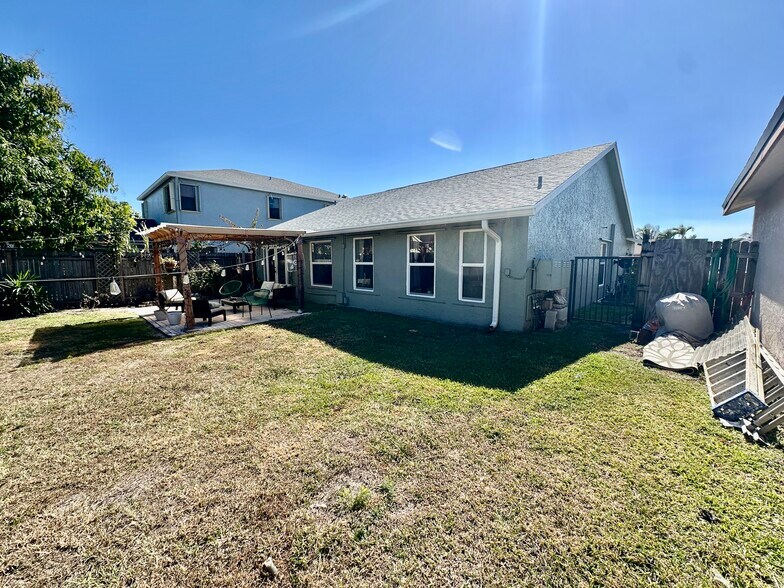 Building Photo - 4492 Brook Dr