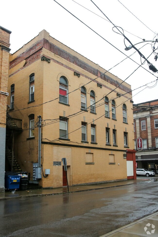 Building Photo - Harmony Place II