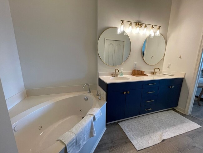 Building Photo - 2377 Ravenna Blvd