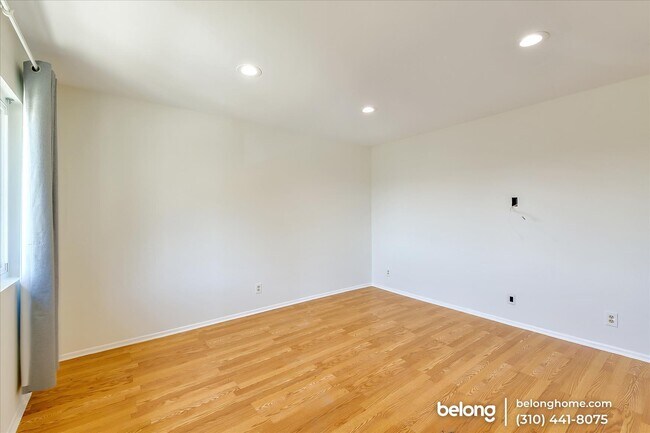 Building Photo - 720 Waterloo St