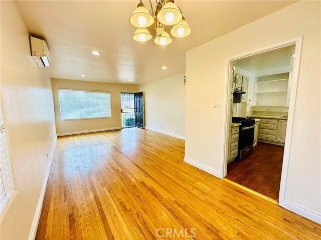 Building Photo - 400 E Fernfield Dr