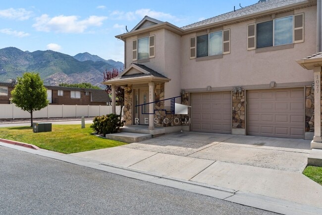 Primary Photo - Fantastic Ogden 3 Bedrooom Townhouse!
