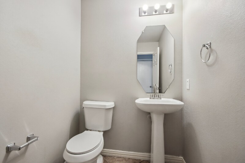 Building Photo - 8210 Radial Ct