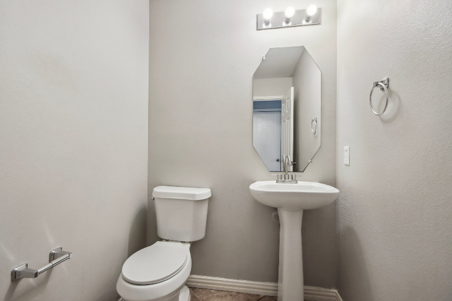 Building Photo - 8210 Radial Ct