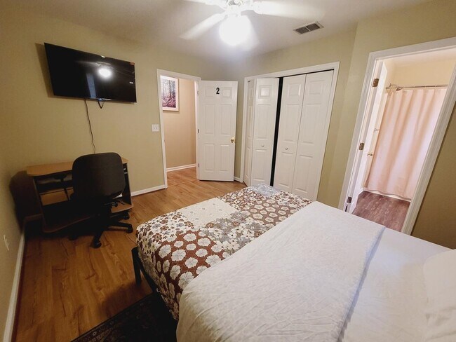 Building Photo - 1926 Fannie Dr