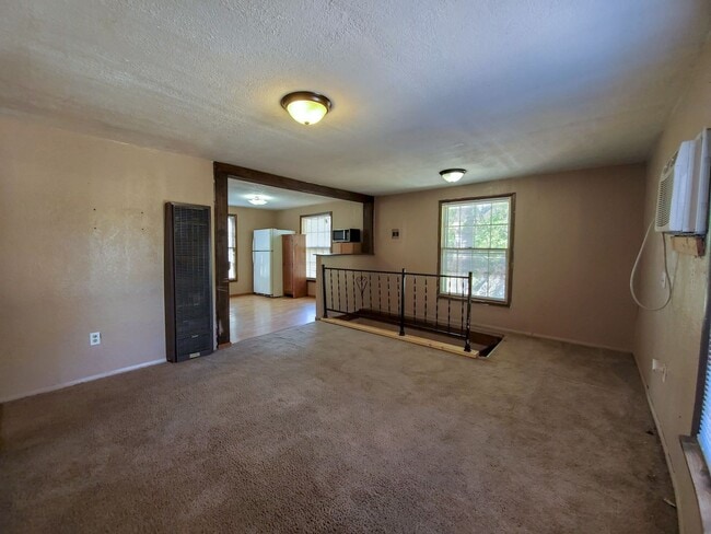 Building Photo - 2 Bedroom Apartment style home in Tecumseh