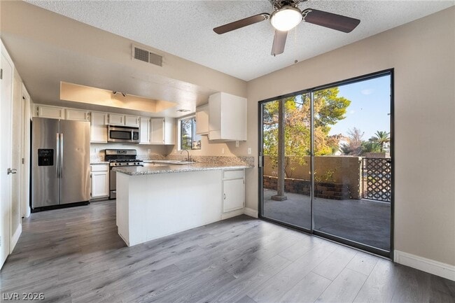 Building Photo - 3929 S Torrey Pines Dr