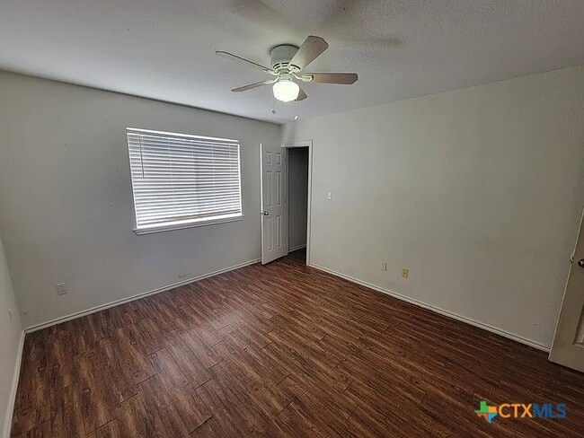 Building Photo - 814 Sagewood Trail