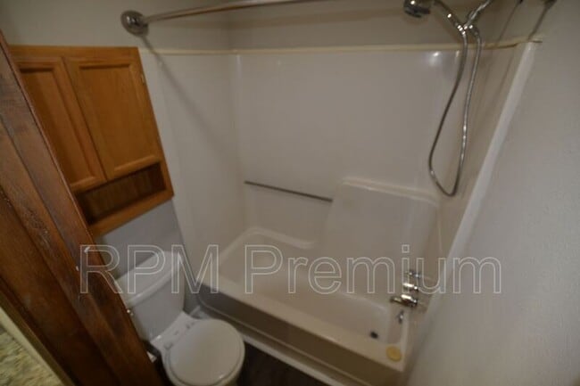 Building Photo - 2214 Alice St