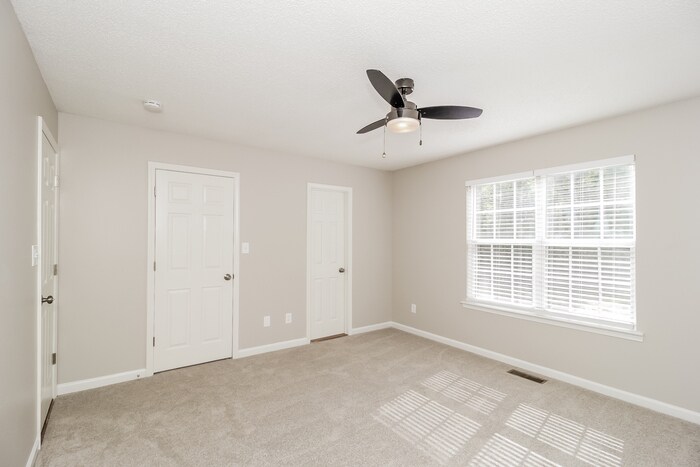 Building Photo - 661 Angela Dr