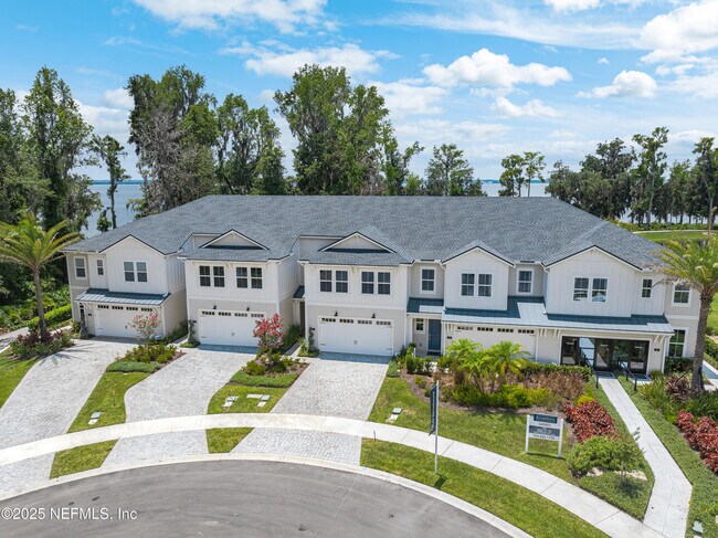 Building Photo - 27 Oak Pk Dr
