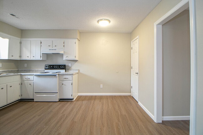 Building Photo - 7-407 Thompsonville Ln