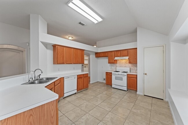 Building Photo - 14631 Englebrook Dr