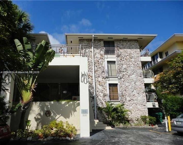 Building Photo - 2545 S Bayshore Dr