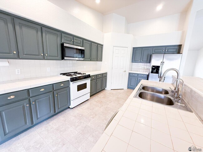 Building Photo - 3590 W 27th Pl