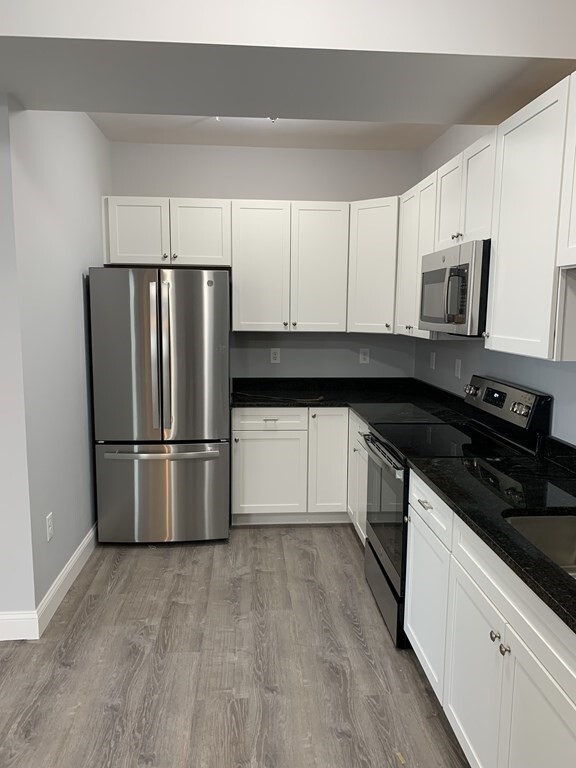 Building Photo - 599 Summer St