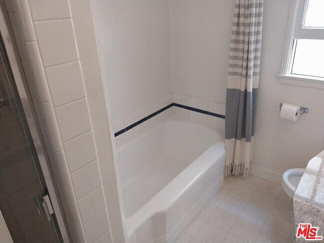Building Photo - 8559 Holloway Dr