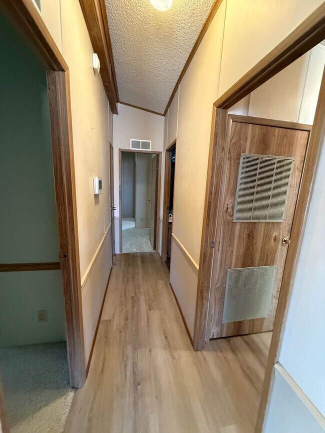 Building Photo - Two Bedroom Double Wide in the Fortuna Foothills!