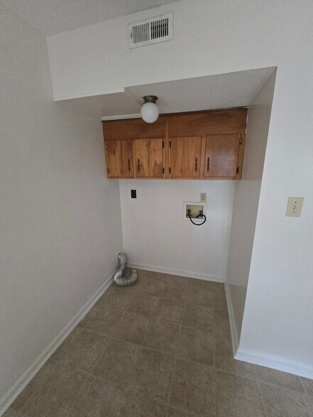 Building Photo - 118 Lakewood Dr