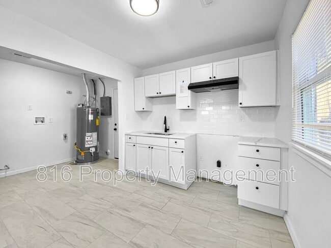 Building Photo - 2918 S 51st St