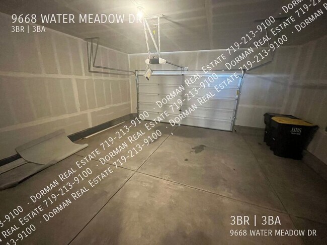 Building Photo - 9668 Water Meadow Dr