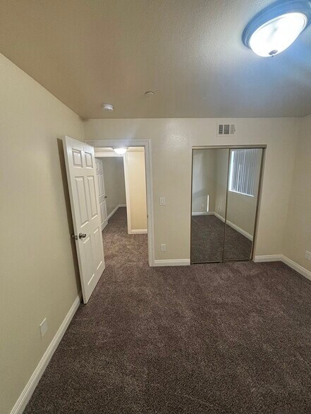 Building Photo - 620 W 52nd St