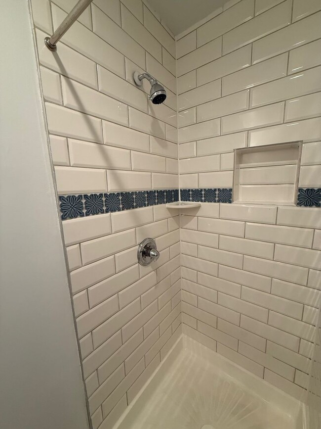 Building Photo - 33 Johnston St