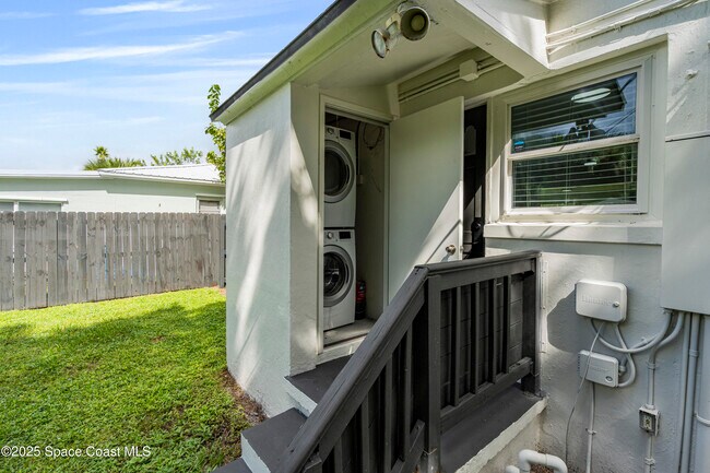 Building Photo - 509 E Fee Ave