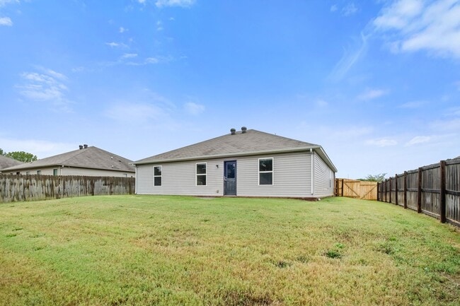 Building Photo - Gorgeous 4 bedroom home!