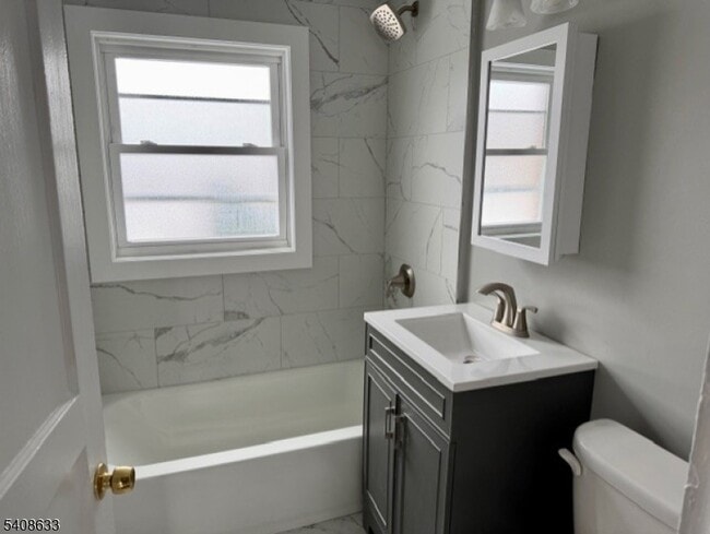 Building Photo - 10 Beech Spring Dr