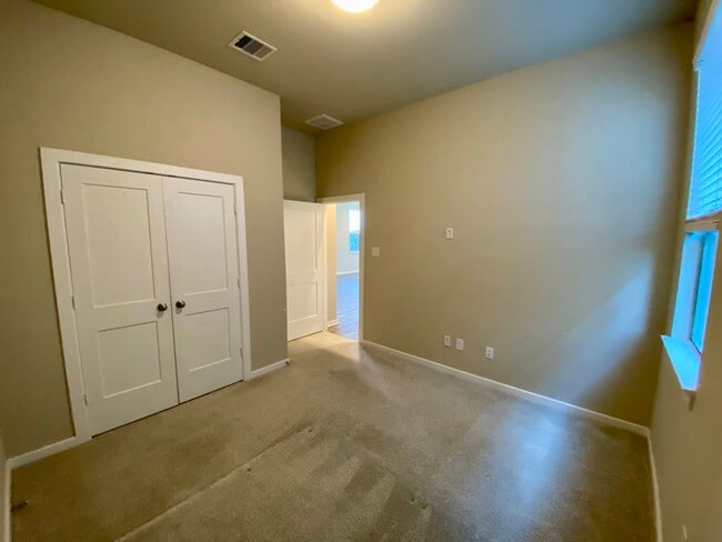 Building Photo - 7043 Coneflower Creek Ct