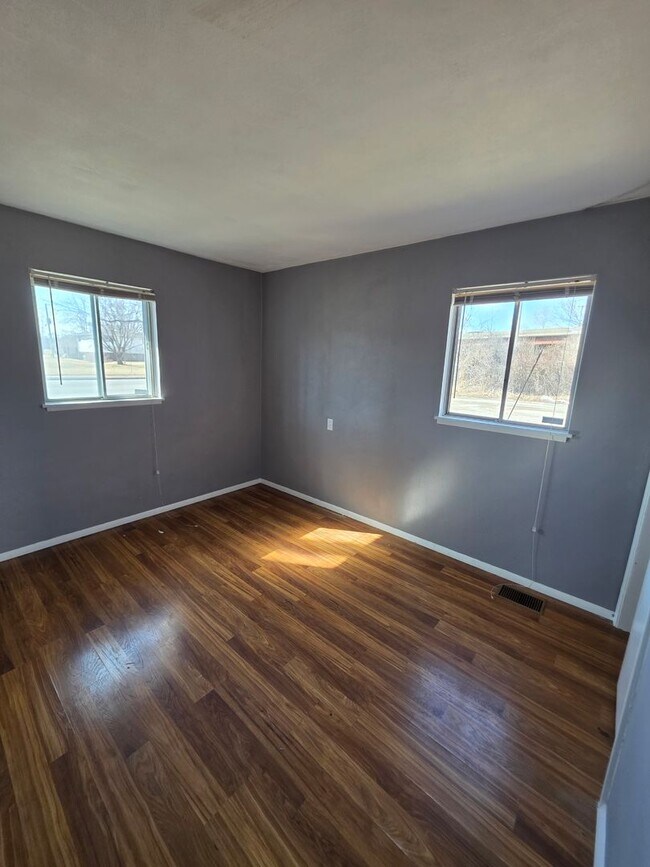 Building Photo - LIMITED TIME**1/2 OFF DEPOSIT**