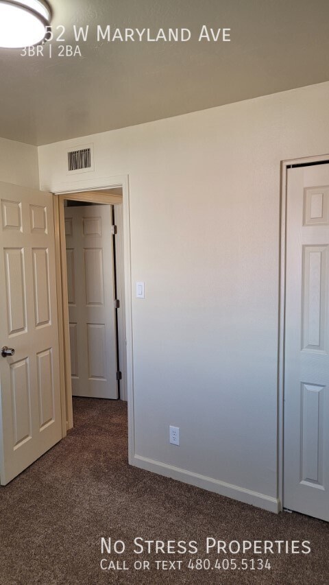 Building Photo - Remodeled 3 Bedroom Townhome off 43rd Ave ...