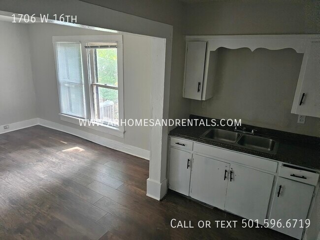 Building Photo - 1706 W 16th |$895 | 4 beds, 1 bath