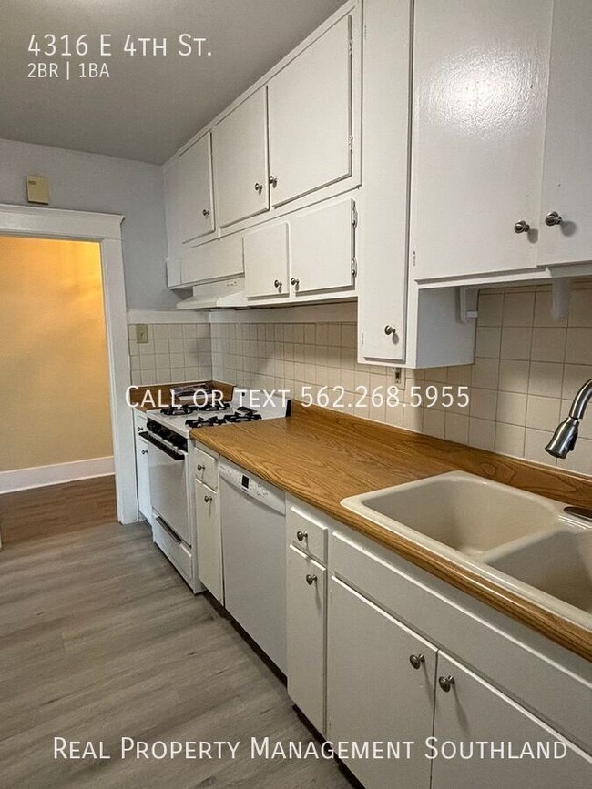 Building Photo - 2 Bedroom 1 Bath with Garage Space - Avail...