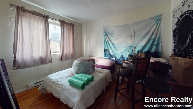 Building Photo - 8 Kittredge St