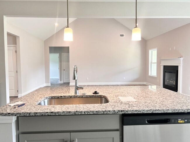 Building Photo - 8024 English Ivy Ct