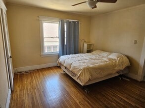 Building Photo - 1424 W 37th Dr