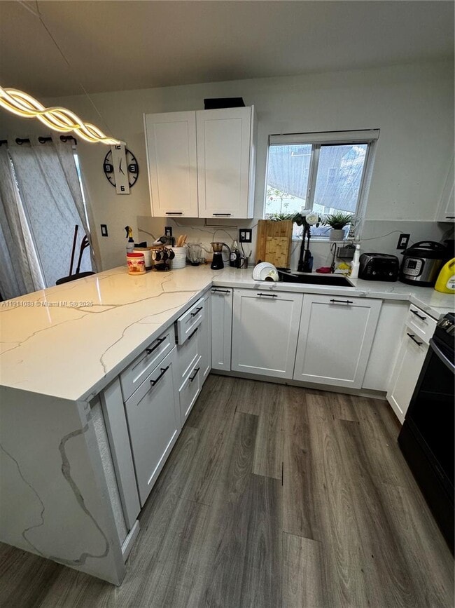 Building Photo - 167 SW 6th Ln