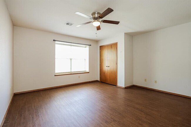 Building Photo - 1401 Nottoway Dr