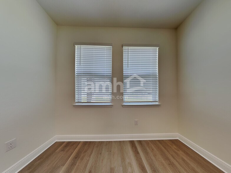 Building Photo - 27403 St Andrews Ave