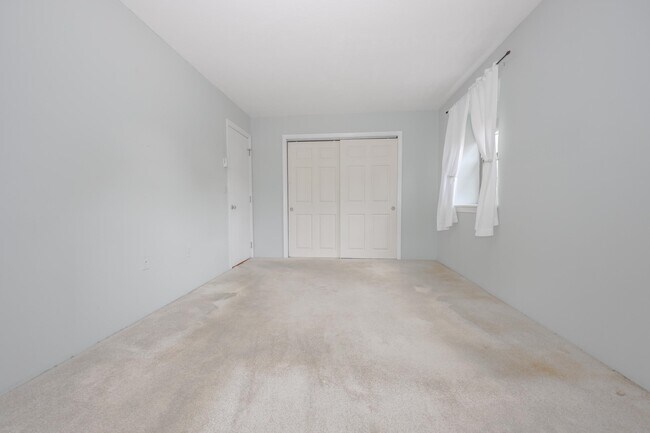 Building Photo - 4 Fairfax Ave